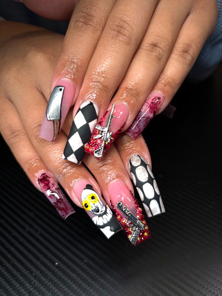 Detailed art full set with checkerboard and character nails by Mya