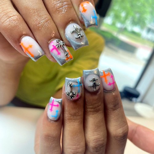 Short acrylic set with art by Mya